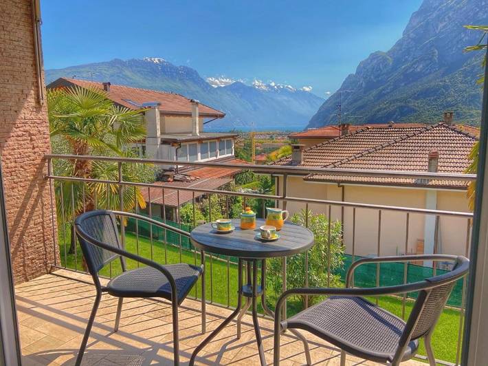 Ferienhaus für 5 Personen, mit Balkon und Terrasse sowie Garten und Seeblick