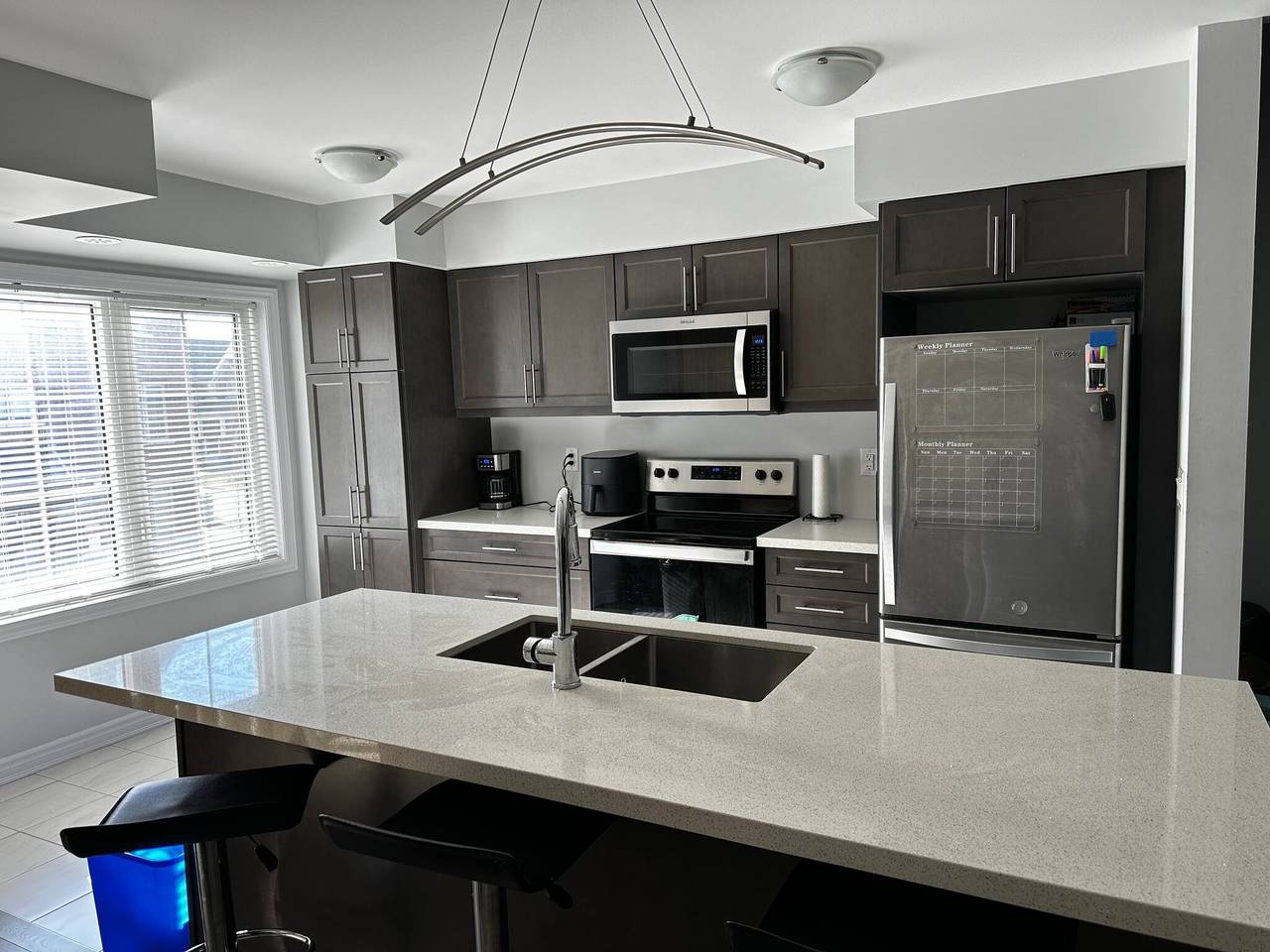 Cozy Whitby Retreat - 2 Bedroom Private House in Whitby (Canada), Lake Ontario (Canada)
