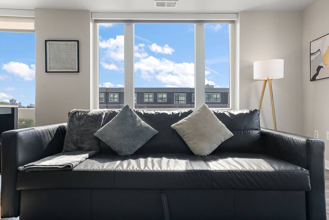 Entire apartment, 2Br 2Ba Cozysuites in Marquee with pool gym in Minneapolis, Twin Cities