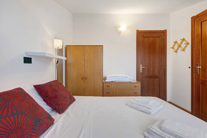 Entire apartment, ‘Piandanna Rooms’ Apartment with Balcony, Wi-Fi & Air Conditioning in Sassari, Sassari Province