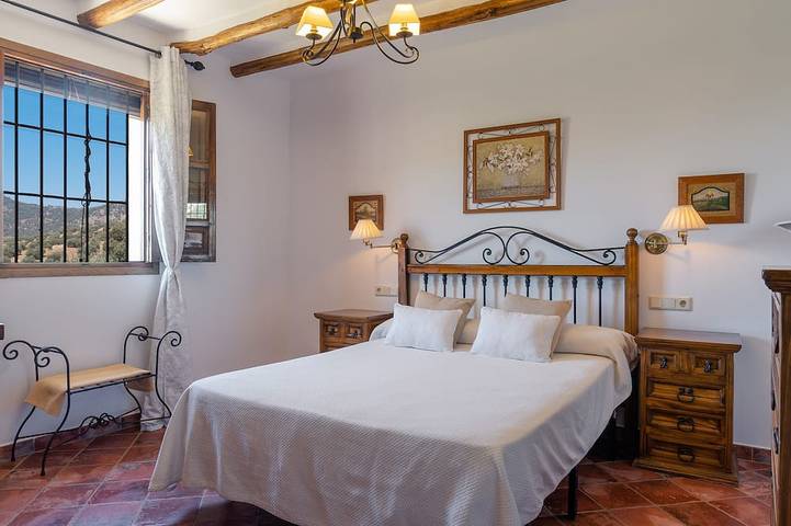 Casa rural para 2 personas, con jacuzzi además de piscina y terraza, Se admiten mascotas en Priego de Córdoba