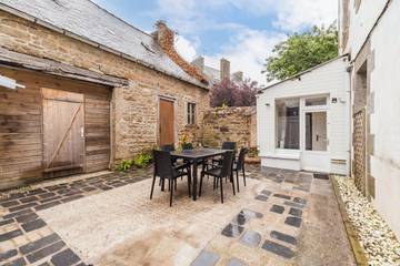 Gîte pour 9 personnes, avec jardin à Plouaret