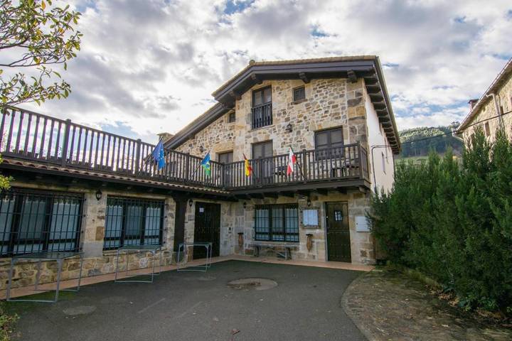 Hotel para 6 personas, con jardín y jacuzzi - 1