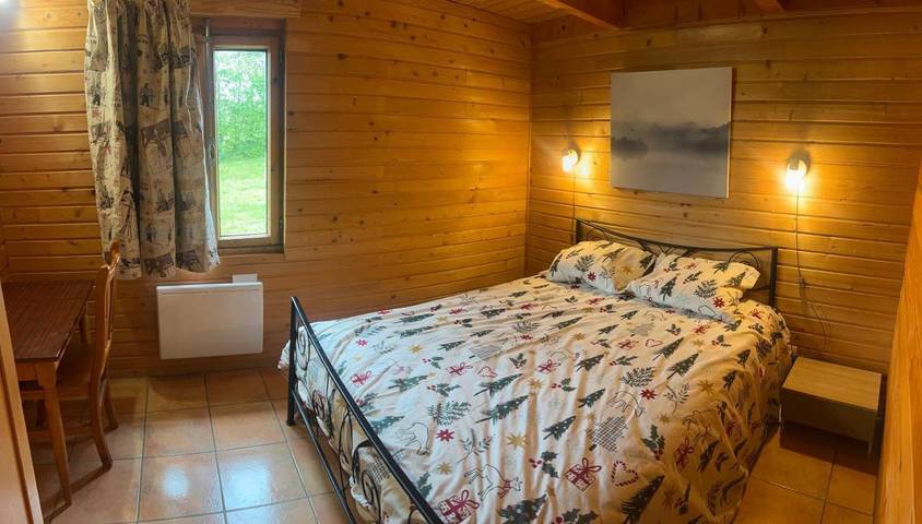 Parc de vacances pour 8 personnes, avec jardin et sauna ainsi que piscine et vue à Ussel - 4