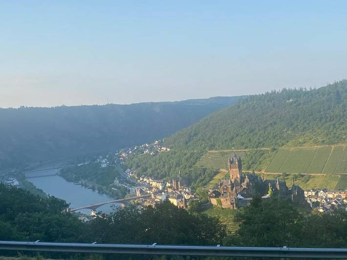 Ferienwohnung für 2 Personen, mit Balkon und Terrasse sowie Garten und Pool in Klotten