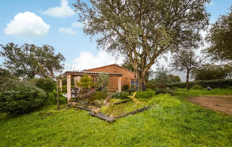 Location de vacances pour 6 personnes, avec jardin et terrasse à Serra-di-Ferro - 2