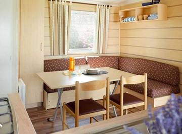 Camping pour 8 personnes, avec bassin pour enfant dans Lozère