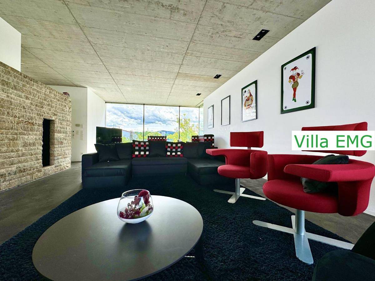 Luxus Design Ferienhaus Villa Emg Bensheim nah Frankfurt, Heidelberg mit Sauna, Schwimmteich, Garten für Familien und Gruppen bis 17 Personen in Bensheim, Bergstraße