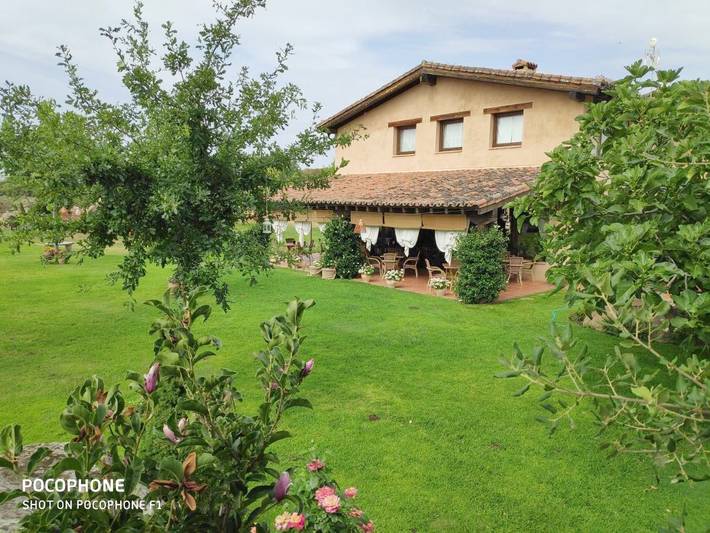 Apartamento para 3 personas, con Terraza y Jardín además de Piscina y Vistas en Villanueva de la Vera