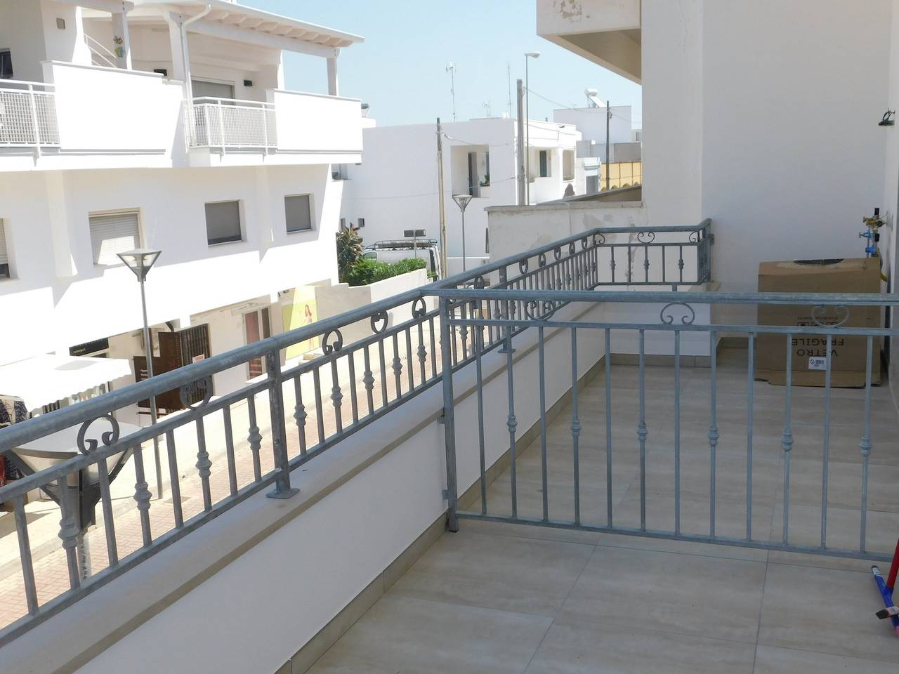 Appartamento intero, Appartamento sul Mar Ionio, in posizione centrale, con balcone, vista mare e aria condizionata. in Ugento, Golfo di Taranto