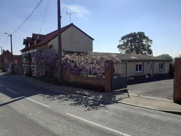 Chambre d’hôte pour 4 personnes, avec vue ainsi que jardin et terrasse dans Beaucourt-sur-l'Ancre