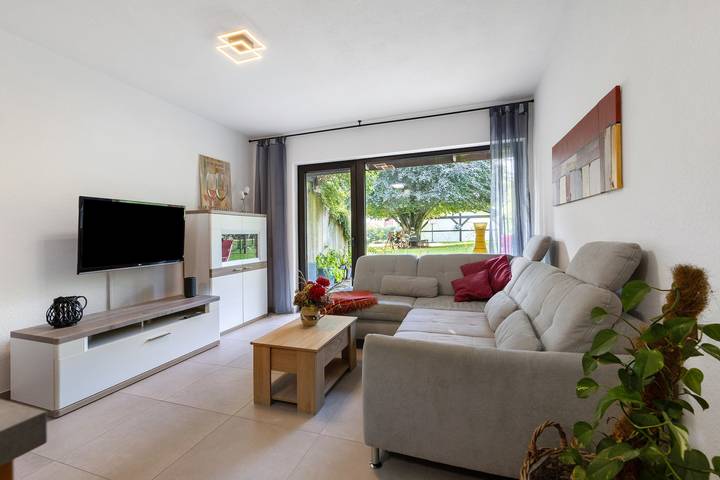 Hel lägenhet, Apartment "Im Land der 1000 Berge" with Private Terrace and Wi-Fi in Neuenrade, Märkischer Kreis