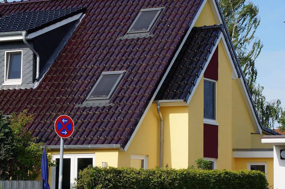 Wohnen auf drei Ebenen - 2,5 Zi-Doppelhaushälfte mit Terrasse und eigenem Zugang in Travemünde, Lübeck