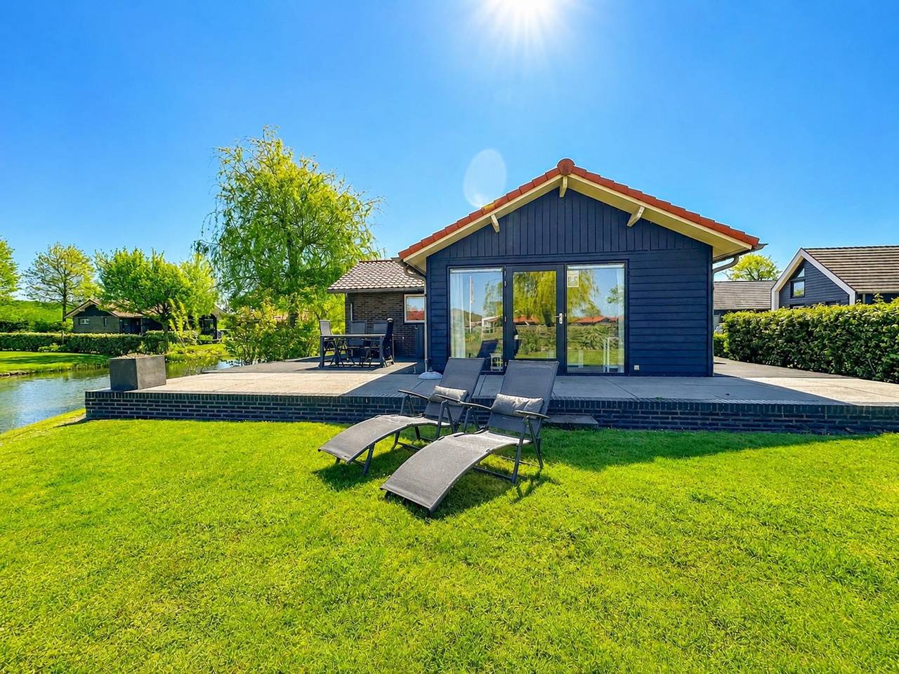 Freistehendes Haus mit Garten am Wasser in Niederländische Nordsee