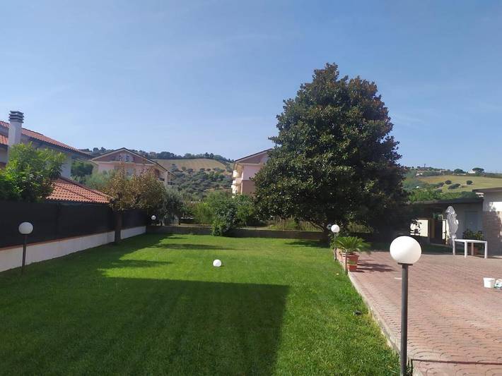 Appartamento per 5 persone, con giardino in Mosciano Sant'Angelo