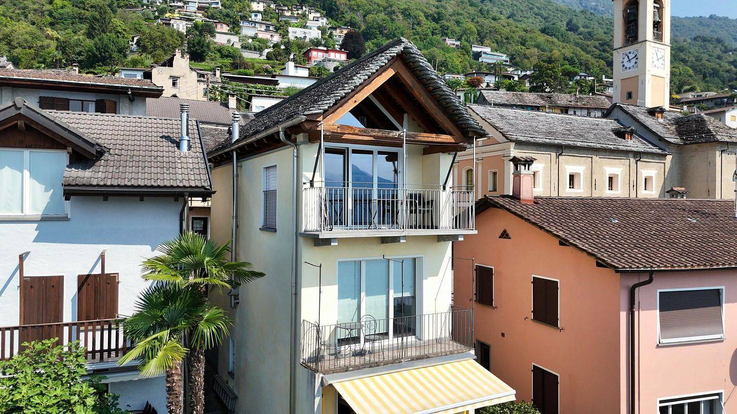 Ganze Wohnung, Charmante Duplexwohnung mit herrlicher Panoramasicht in Zweifamilienhaus in Brione sopra Minusio, Tessiner Alpen