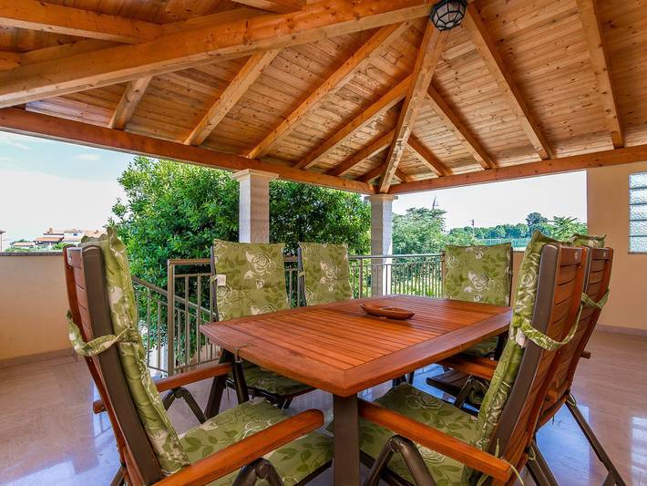 Hus för 12 Personer, med pool och balkong i Istrien