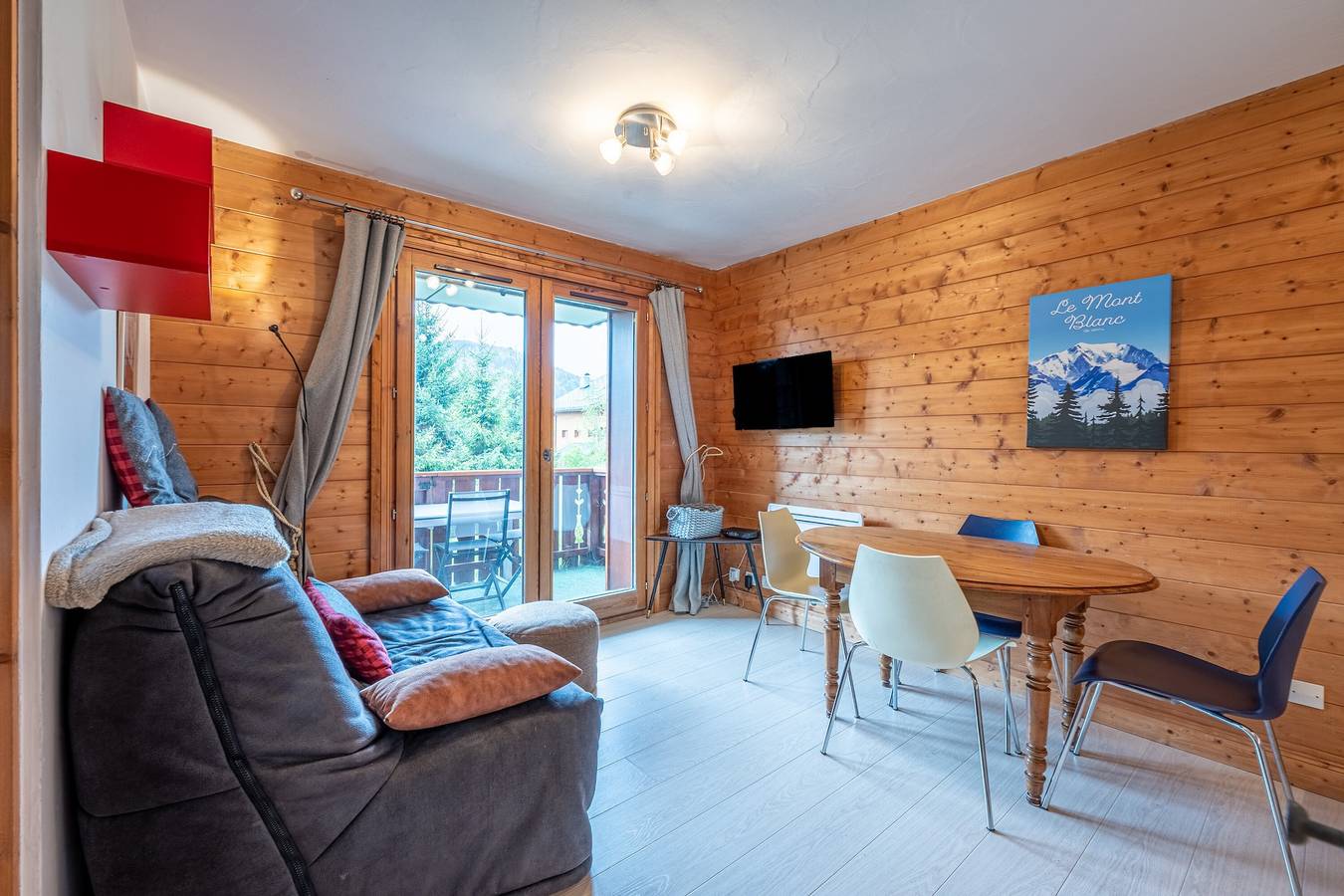 Entire apartment, Apartment "La Saulire" with Mountain Views, Private Terrace and Wi-Fi in Les Allues, Massif de la Vanoise