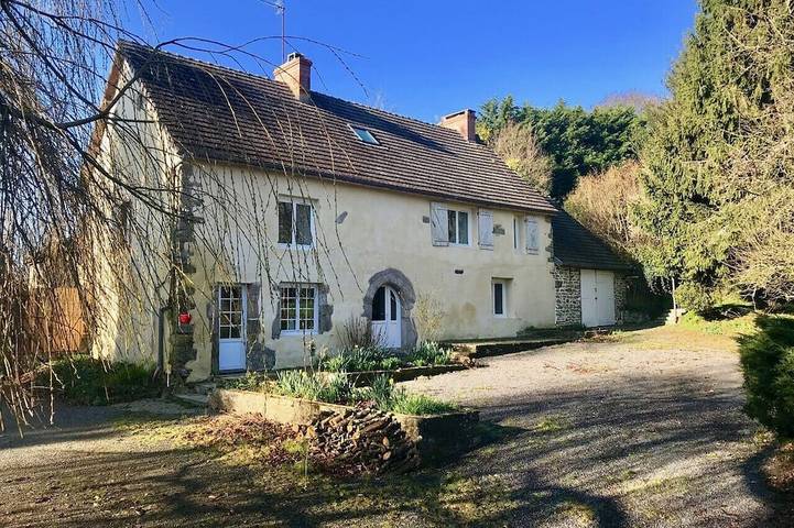 Location de vacances pour 12 personnes, avec Terrasse et Jardin à Feugères