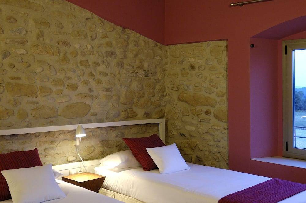 Excepcional casa rural aislada en paraje idílico ideal para familias y grupos in Vilavenut, Fontcuberta