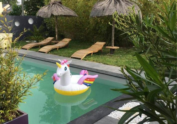 Location de vacances pour 4 personnes, avec Terrasse ainsi que Jardin et Piscine à Saint-Jean-des-Mauvrets