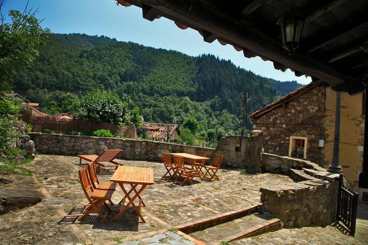 Casa rural para 2 personas, con Terraza y Jacuzzi además de Jardín y Vistas en Quirós