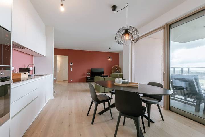 Ganze Wohnung, Comfortable retreat w/ patio & parking in Oostende stadt, Oostende