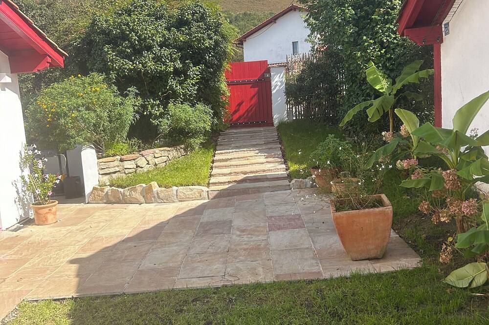 Charming renovated house at the foot of hiking trails, 10 Mn from sea and golf courses in Ascain, Bayonne region