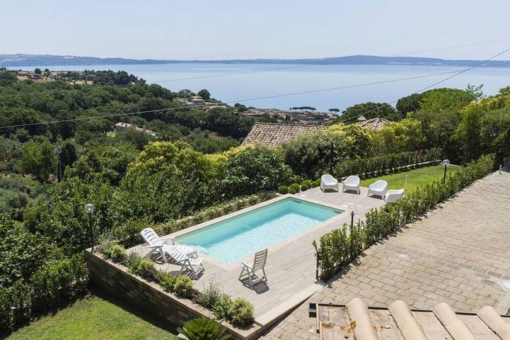 Villa per 14 persone, con giardino in Trevignano Romano