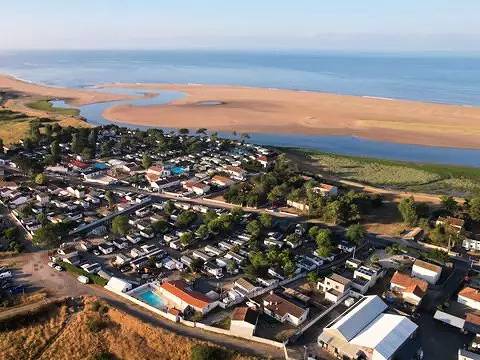 Camping pour 6 Personnes dans La Faute-sur-Mer, Vendée