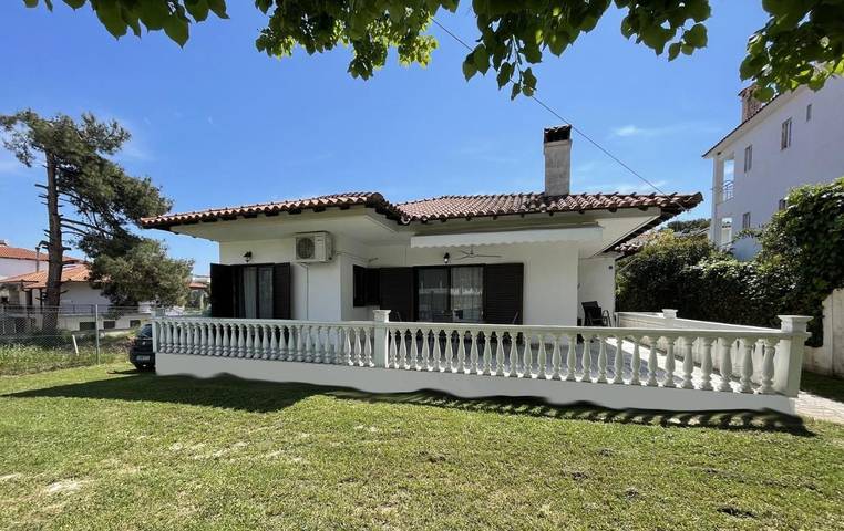 Villa für 8 Personen, mit Ausblick und Garten - 1