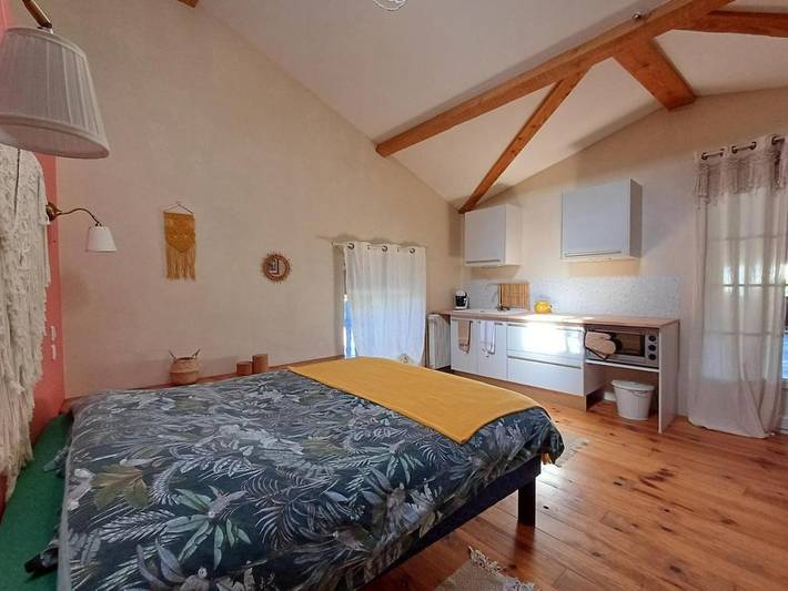 Gîte pour 3 personnes, avec terrasse et vue ainsi que piscine et jardin à Saint-Julia - 3