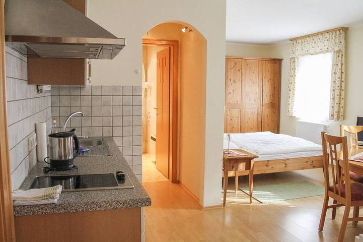 Ferienwohnung für 4 Personen, mit Balkon und Garten sowie Pool und Sauna in Puchberg am Schneeberg