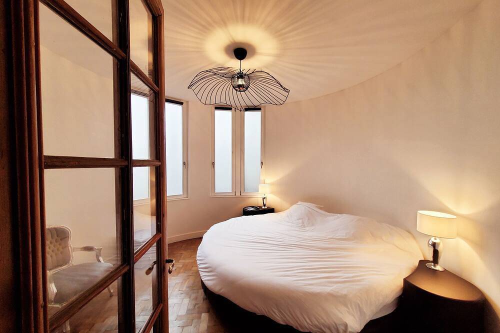 Suite spa Privatif Dans un Manoir in Saint-Amand-les-Eaux, Valenciennes region