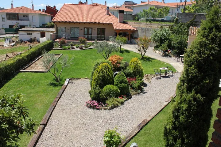 Casa rural para 19 personas, con jardín y terraza - 1