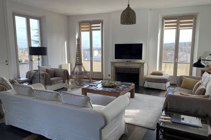 Apartamento entero, Hermoso apartamento de aire, vista panorámica de París, 130 m2, entre París y Versalles in Ville-d'Avray, Altos del Sena
