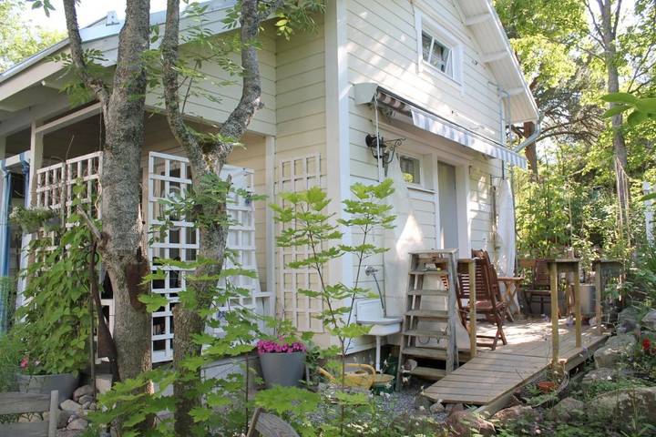 Gästhus för 6 Personer, med bastu och trädgård, barnvänlig i Nådendal