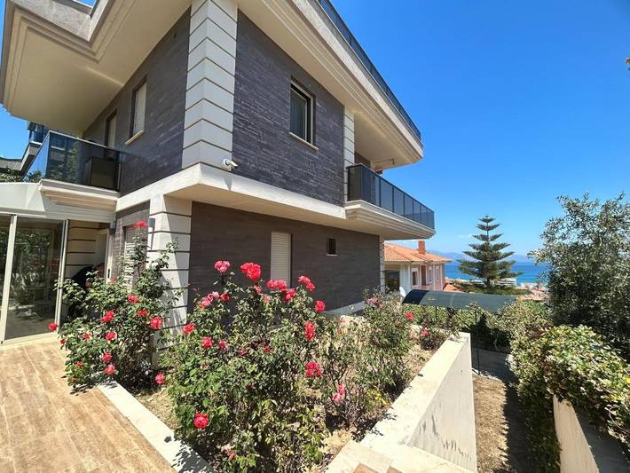 Vakantiehuis voor 5 personen, with balkon and tuin as well as uitzicht in Cesme