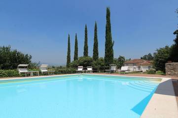 Gîte pour 8 personnes, avec piscine et jardin à Colognola ai Colli