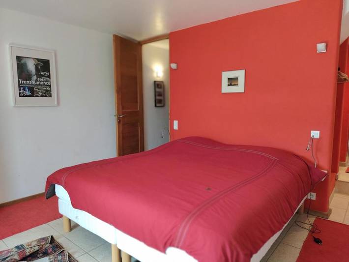 Location de vacances pour 8 personnes, avec piscine ainsi que vue et jardin, animaux acceptés à Saint-Hilaire-de-Lavit - 4