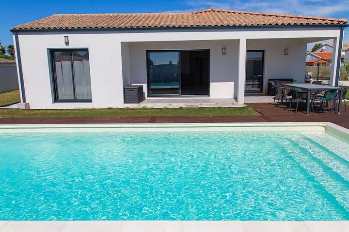 Villa pour 6 personnes, avec piscine ainsi que terrasse et jardin