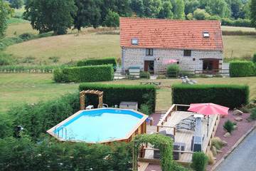 Gîte pour 6 personnes, avec jardin ainsi que piscine et terrasse à Isigny-le-Buat