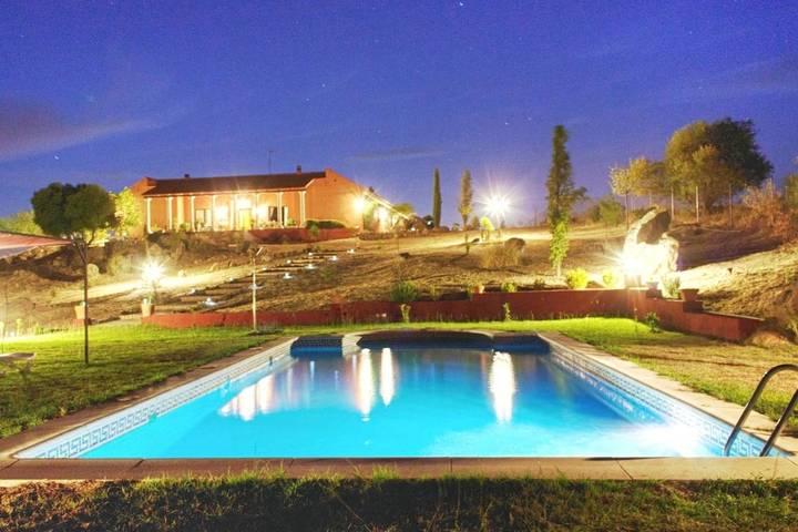 Casa rural para 2 personas, con Terraza y Jardín además de Piscina y Vistas en Tierra de Mérida - Vegas Bajas