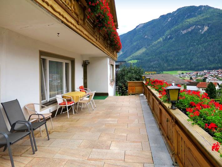 Ferienhaus für 15 Personen, mit Balkon und Terrasse sowie Garten und Ausblick in Pfunds - 3