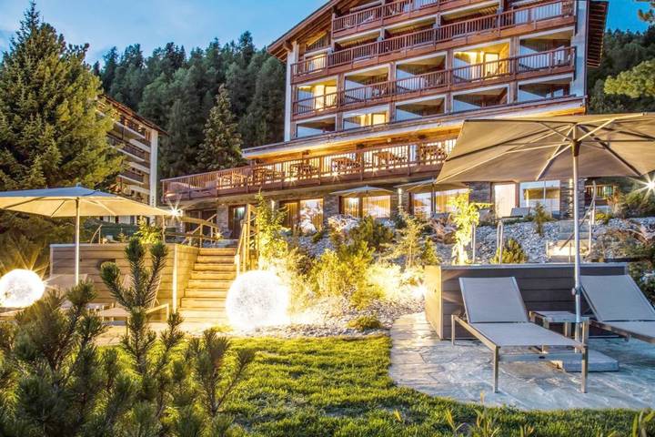 Hôtel pour 6 personnes, avec jacuzzi ainsi que jardin et sauna, animaux acceptés dans Chandolin