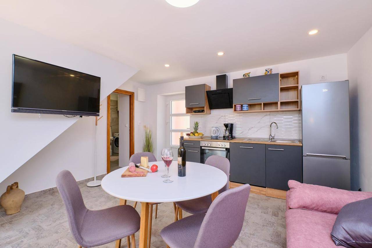 Ganze Wohnung, Two-Bedroom Apartment in Cunski, Lošinj (Kvarner Bucht)