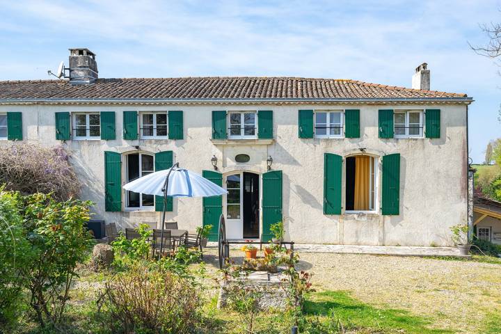 Chambre d’hôte pour 6 personnes, avec jardin en Charente-Maritime