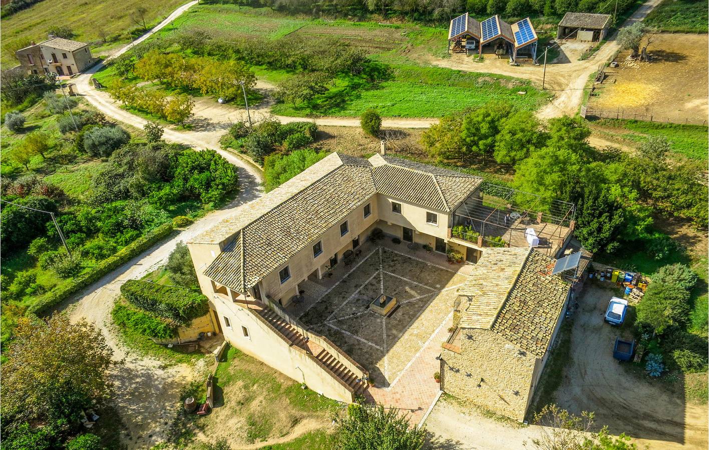 Junto a la piscina 1BR Apt w / congelador e Internet in Caltagirone region, Provincia de Catania