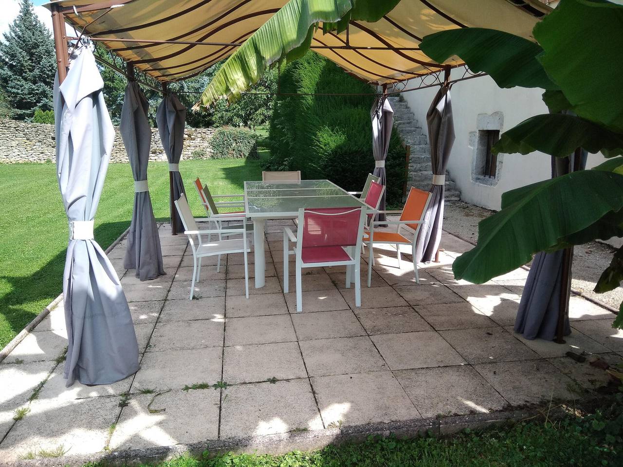 Gîte voor 9 personen met terras in Montceau-et-Écharnant, Beaune en omgeving
