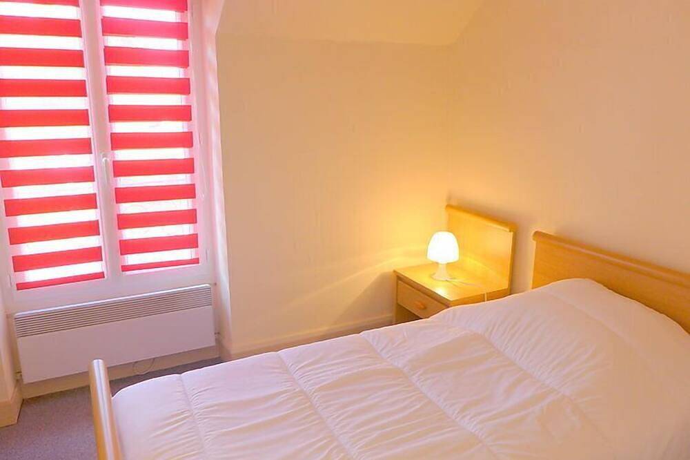 Entire apartment, Le Petit Robinson by Interhome in La Richardais, Saint-Malo region